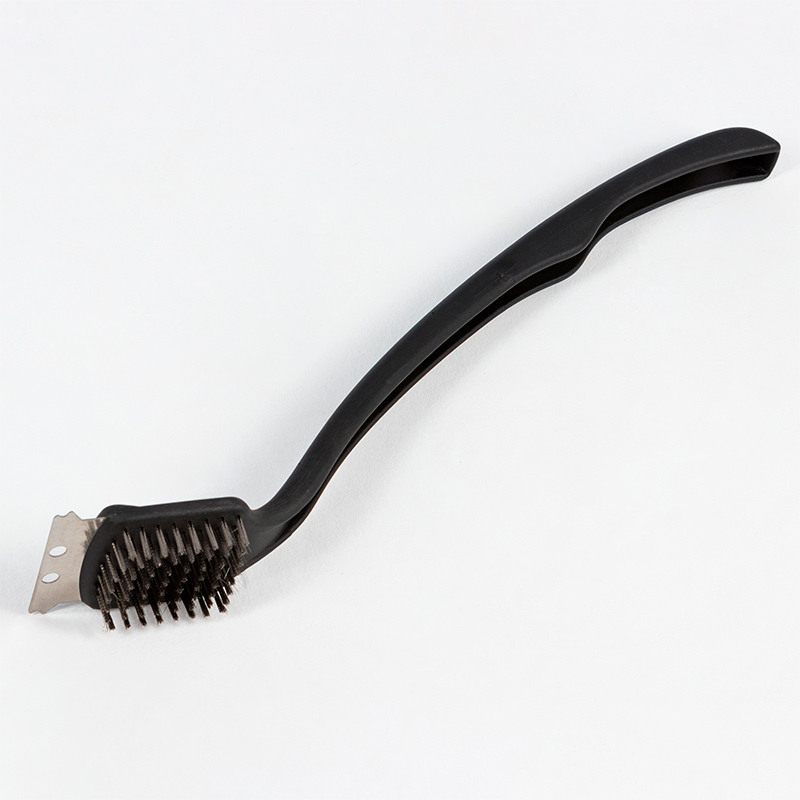Щетка для чистки решетки гриля.