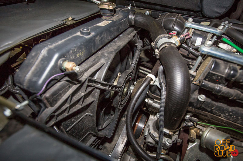 Неопытный УАЗовод и не поймет, что под капотом Буханки что-то не так. Вроде все нормально. Как с завода. УАЗ 2206 2012, Электровентилятор РИФ