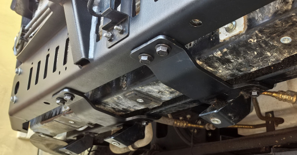 Фаркоп РИФ передний (переходник) для съёмной лебёдки с защитой радиатора на ГАЗ Соболь NN