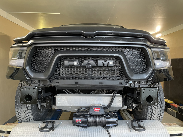 Площадка РИФ под лебёдку в штатный бампер RAM (Dodge) 1500 Rebel 2019+ (бензин)