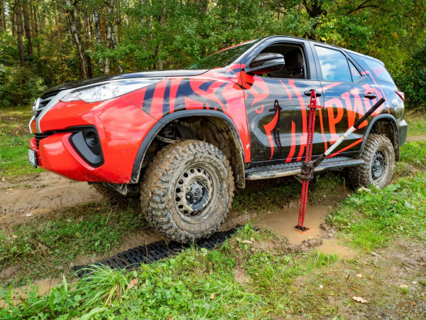 Пороги РИФ силовые Toyota Fortuner 2015+