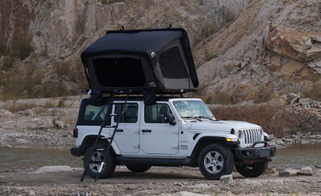 Палатка на крышу автомобиля Wild Land Desert Cruiser 120 Pro с лестницей