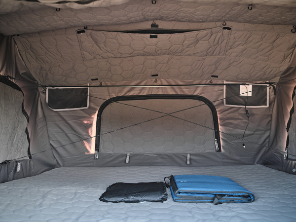 Палатка на крышу автомобиля Wild Land Voyager 250 Pro