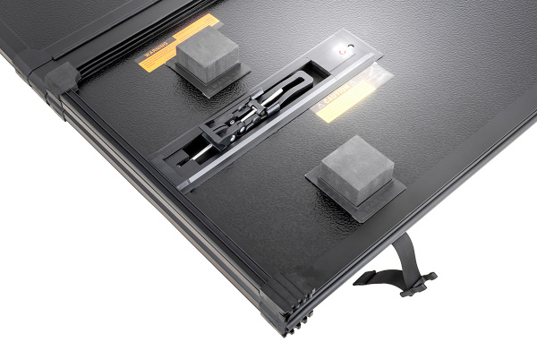 Крышка кузова РИФ для Dodge Ram 2009 с рембоксами, трёхсекционная 1763х1346 мм, алюминиевая, черная (5,8 ft)