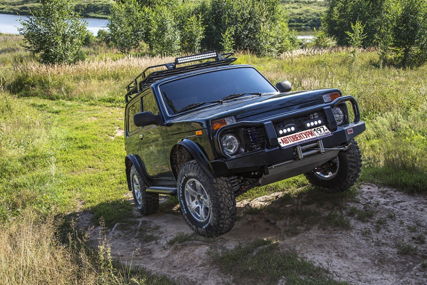 Бампер РИФ силовой передний ВАЗ Нива с защитной дугой и площадкой под лебедку