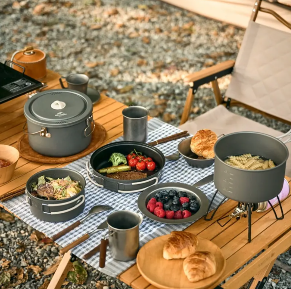 4 Набор посуды Naturehike туристический 5 в 1 (с чайником)