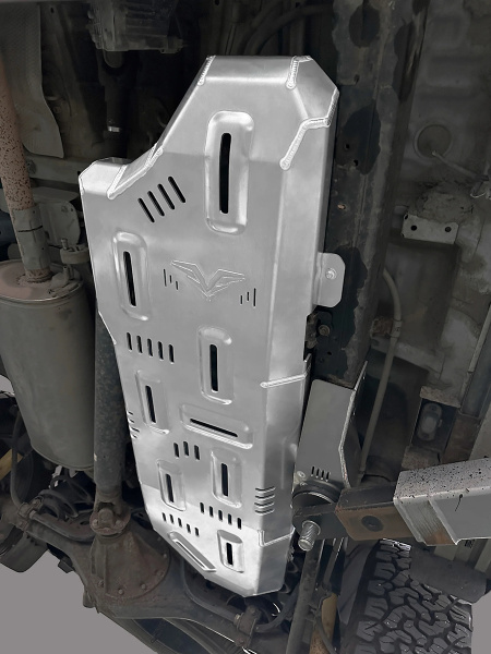 Защита Falcon топливного бака для Toyota Land Cruiser 150 4-го поколения (бензин, TX/VX), алюм. 5 мм