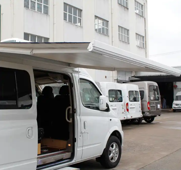 Маркиза автомобильная РИФ 3.0х2,5 м кассетная, привод механический, ручной, корпус белый