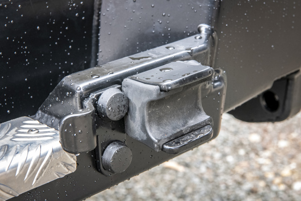 Бампер РИФ силовой задний Toyota Land Cruiser 78 2007+ с квадратом под фаркоп, калиткой и фонарями