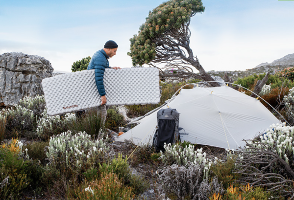 Коврик надувной Naturehike 196х64х7 см, серебристый карбон