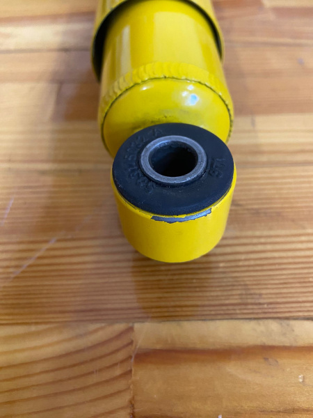 Амортизатор усиленный РИФ задний Нива 21214 лифт 50 мм (уценка)